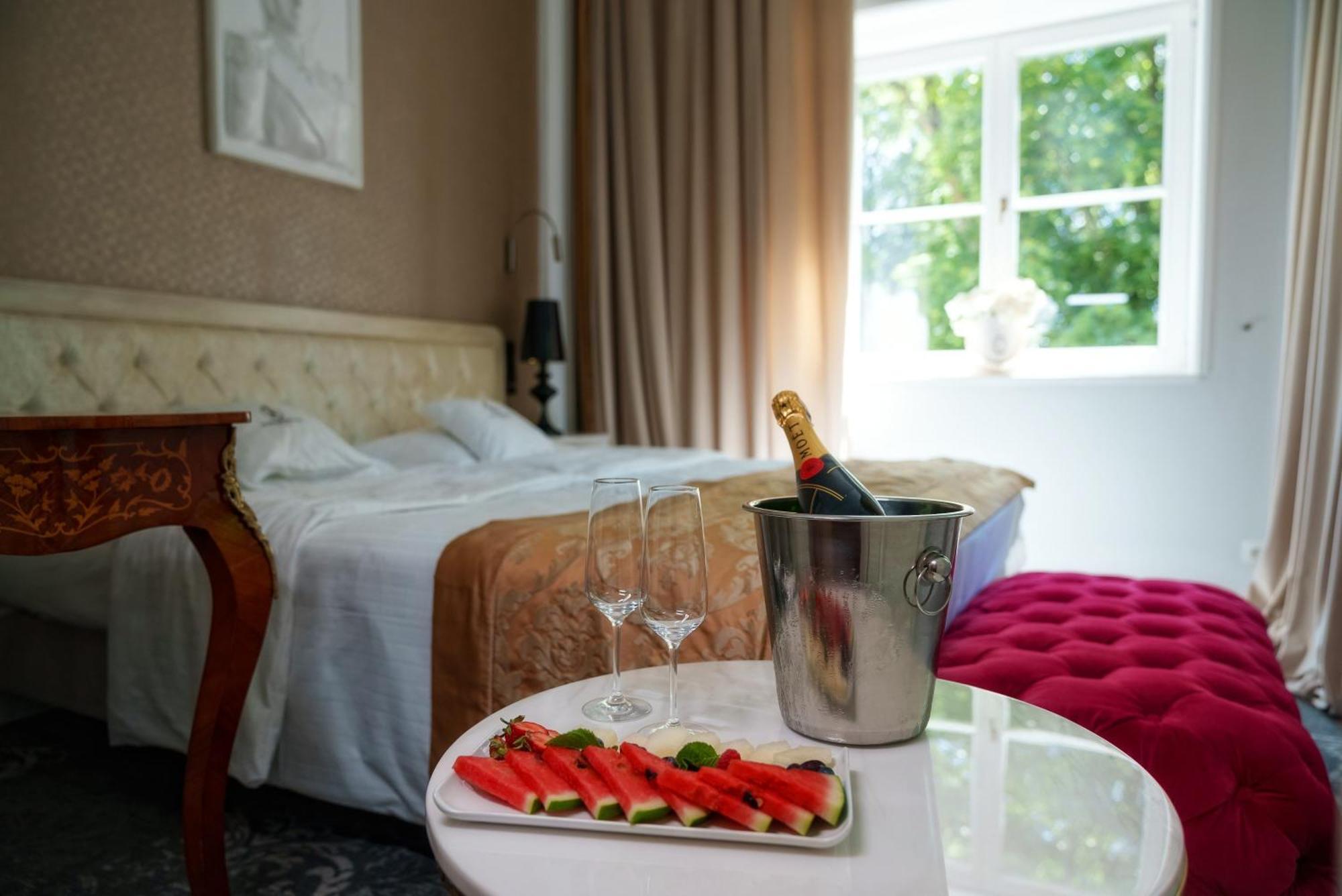Hotel Palac Alexandrinum Krubki Екстер'єр фото